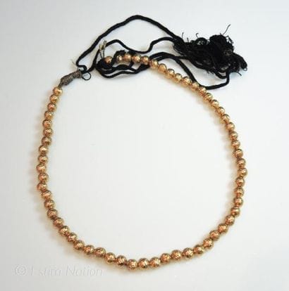 COLLIER BILLE D'OR SUR ÂME DE RÉSINE
Collier...