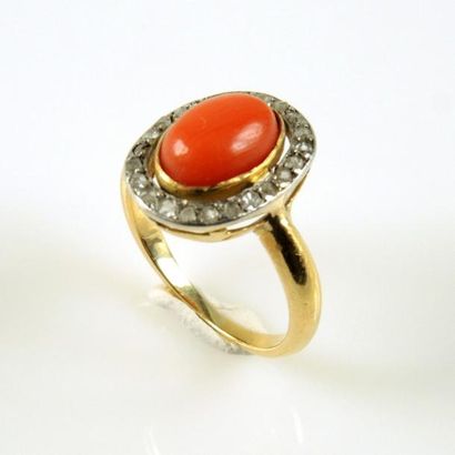 BAGUE VERS 1900 EN OR ET CORAIL
Bague en...