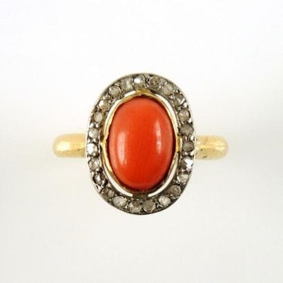 BAGUE VERS 1900 EN OR ET CORAIL
Bague en...