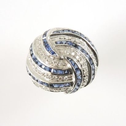 BAGUE DOME SAPHIR DIAMANTS
Bague dôme en...