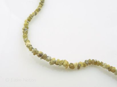 COLLIER DIAMANT BRUT
Collier ras de cou composé...