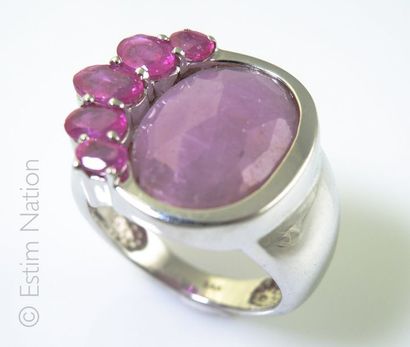 BAGUE CHEVALIERE RUBIS
Bague chevalière en...