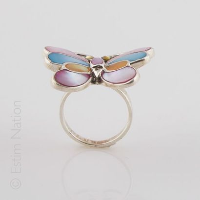 BAGUE PAPILLON
Bague en argent (925/°°) rehaussée...