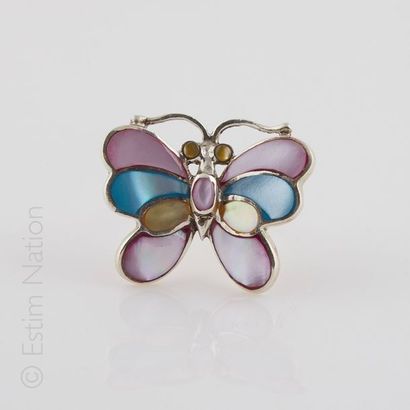 BAGUE PAPILLON
Bague en argent (925/°°) rehaussée...