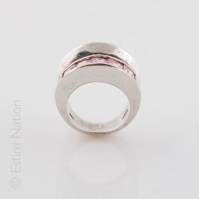 BAGUE BANDEAU
Bague en argent (925/°°) sertie...