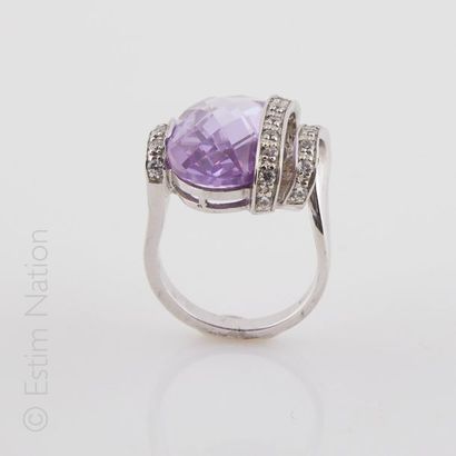 BAGUE FANTAISIE
Importante bague en argent...