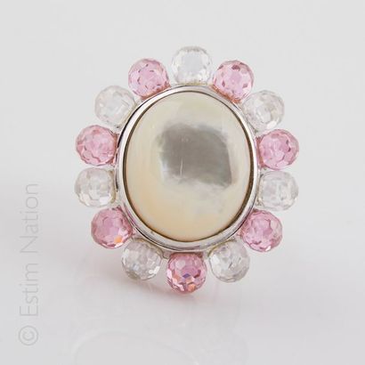 BAGUE NACRE
Importante bague en argent (925/°°)...