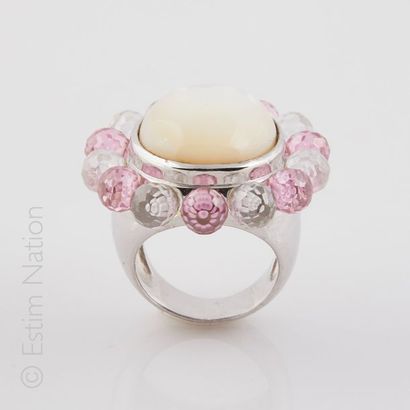 BAGUE NACRE
Importante bague en argent (925/°°)...