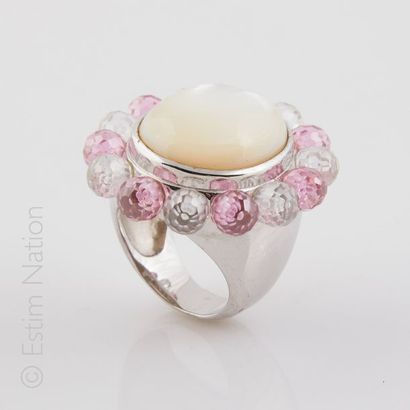 BAGUE NACRE
Importante bague en argent (925/°°)...