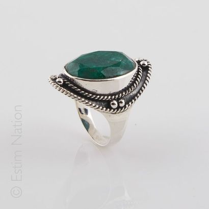 Bague Emeraude
Bague en argent (925/°°) centrée...