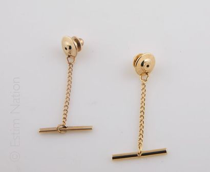 MEDAILLES OR 9K
Deux pin's en or 9K 375/°°...