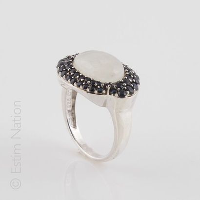 BAGUE PIERRE DE LUNE SAPHIRS
Bague en argent...