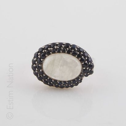 BAGUE PIERRE DE LUNE SAPHIRS
Bague en argent...