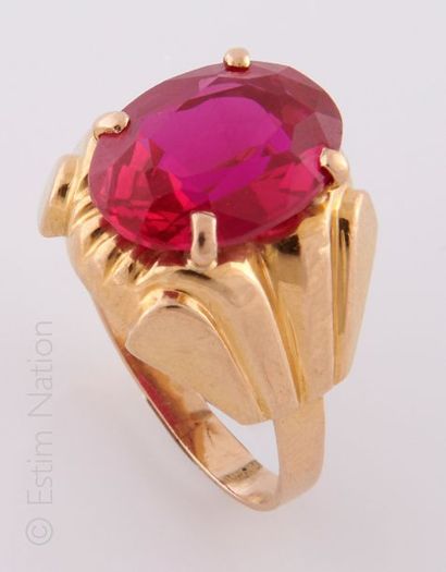 BAGUE ANNEES 40
Bague en or jaune 18K (750/°°)...