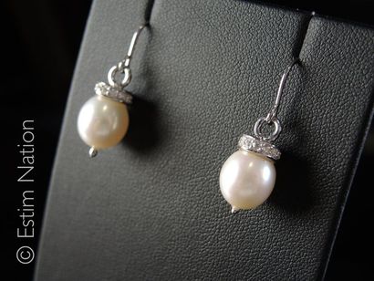 BOUCLES D'OREILLES PERLES
Paire de boucles...