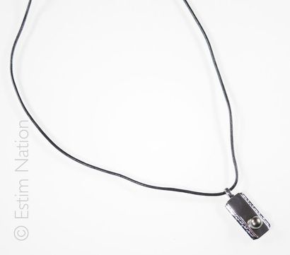 COLLIER ''TIKI''
Collier composé d'un cordon...