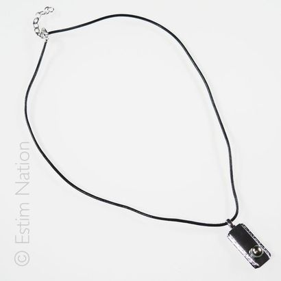 COLLIER ''TIKI''
Collier composé d'un cordon...