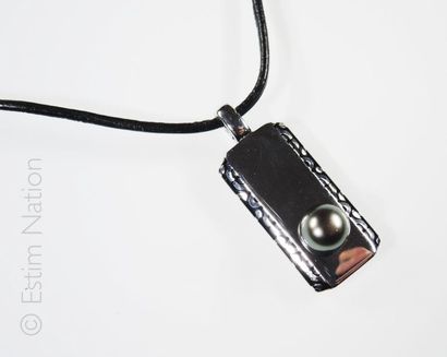 COLLIER ''TIKI''
Collier composé d'un cordon...
