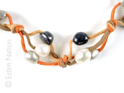 COLLIER TORSADE
Collier composé d'un triple...