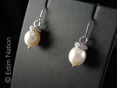 COLLIER JADEITE
Collier moderniste en métal...