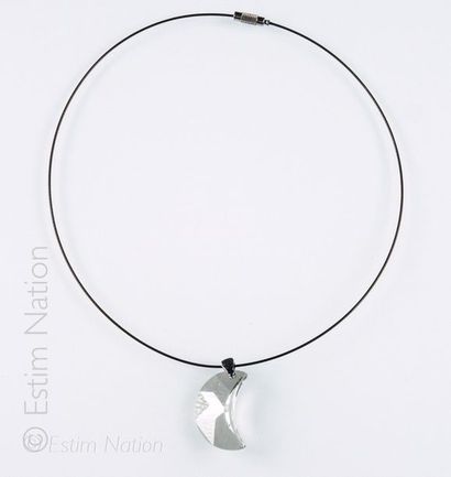 COLLIER PENDENTIF CRISTAL
Collier ras de...
