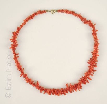 COLLIER CORAIL
Un collier en chute composé...