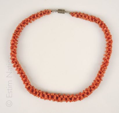 COLLIER CORAIL
Un collier de corail présentant...