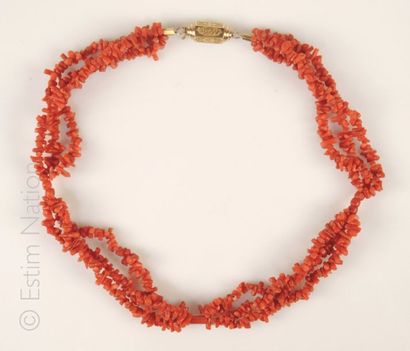 COLLIER CORAIL
Un collier composé de trois...