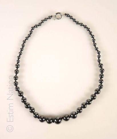 COLLIER D'HÉMATITE
Collier en chute composé...