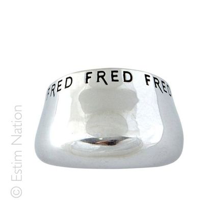 FRED
Bague en or gris 18K 750/°° signée et...