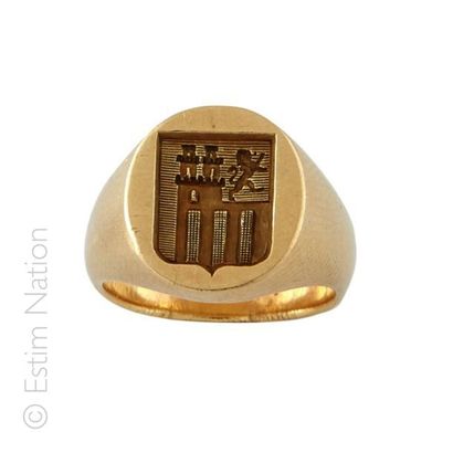 BAGUE CHEVALIERE
Bague chevalière en or jaune...
