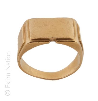 Chevalière en or jaune 18K (750/°°). 


P.B.:...