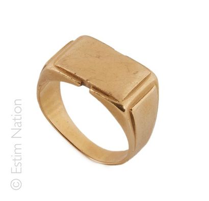 Chevalière en or jaune 18K (750/°°). 


P.B.:...