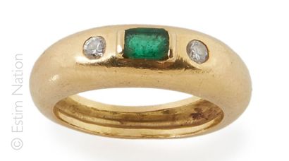 Bague jonc en or jaune 18K (750/°°) centrée...