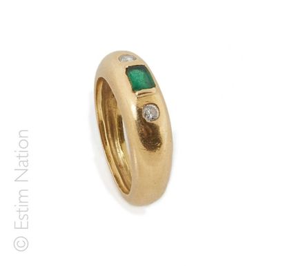 Bague jonc en or jaune 18K (750/°°) centrée...