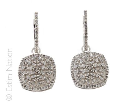 BOUCLES D'OREILLES DIAMANTS
Paire de pendants...