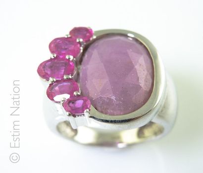 BAGUE CHEVALIERE RUBIS
Bague chevalière en...