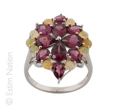 BAGUE GRENATS OPALES
Bague en argent (925/°°)à...