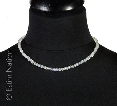 COLLIER PIERRES DE LUNE
Collier composé de...