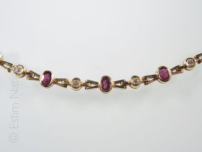 DEMI PARURE OR RUBIS DIAMANTS
Demi parure...