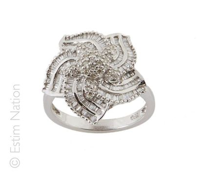 Dans le goût de Chanel
Bague en or gris 18K...