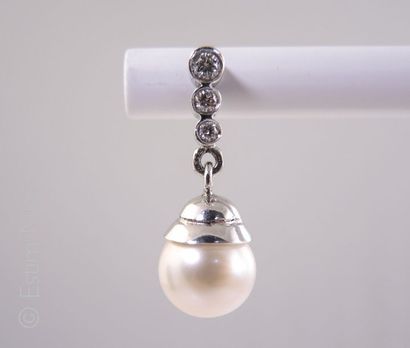 PENDANTS D'OREILLES DIAMANTS ET PERLE
Paire...