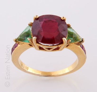 BAGUE RUBIS QUARTZ VERT
Bague en argent (925/°°)...