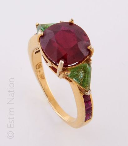 BAGUE RUBIS QUARTZ VERT
Bague en argent (925/°°)...