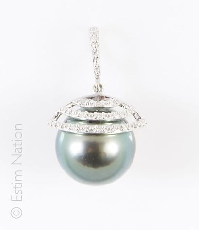 PENDENTIF PERLE DE TAHITI DIAMANTS
Pendentif...