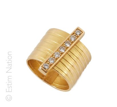 BAGUE DE PETIT DOIGT EN OR ET DIAMANTS
Bague...