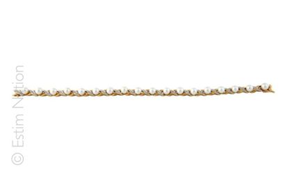 BRACELET PERLES
Bracelet en or jaune 18K...
