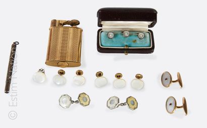 LOT DE PETITS ACCESSOIRES
Lot comprenant:...