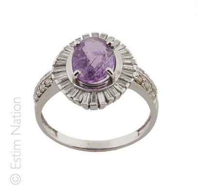 BAGUE SAPHIR ROSE DIAMANTS
Bague en or gris...