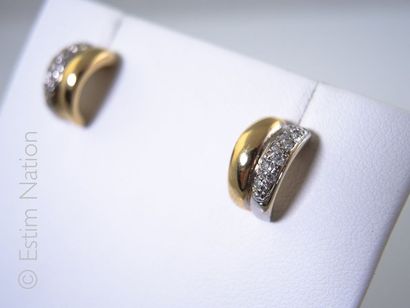 BOUCLES D'OREILLES DIAMANTS
Paire de boucles...